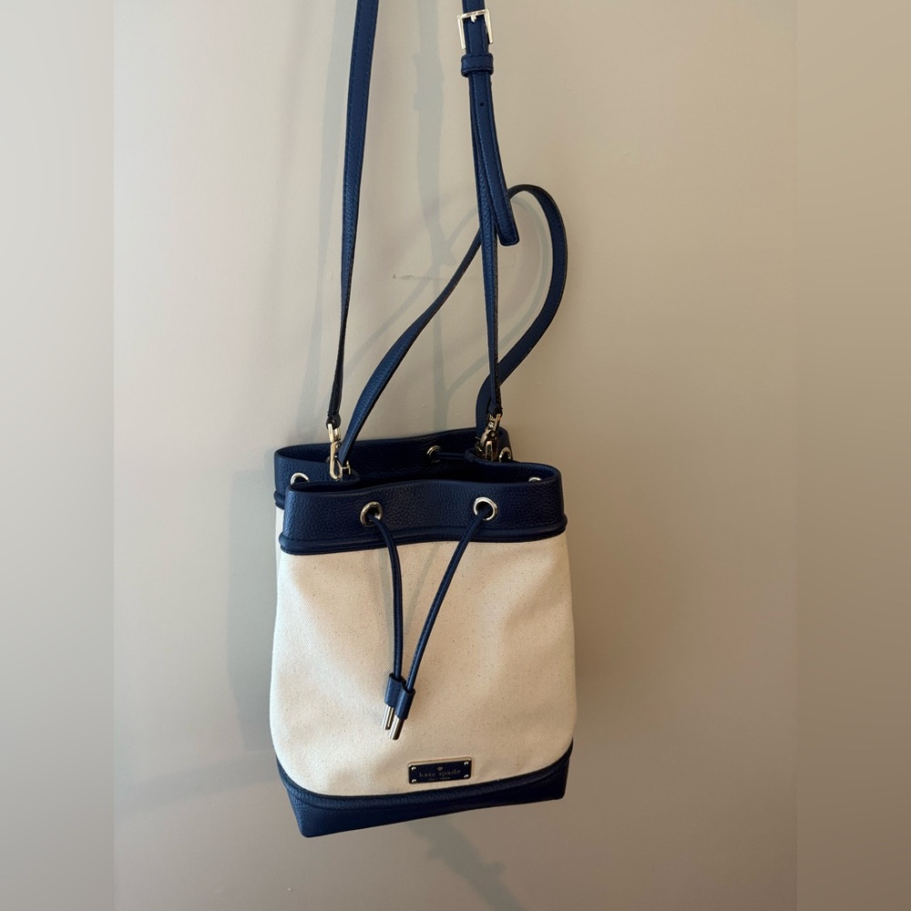 Kate Spade Navy and Cream Bucket NWOT Bag - Picture 4 of 10
